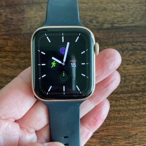 Apple Watch 6. Only used a few times. Great condition!